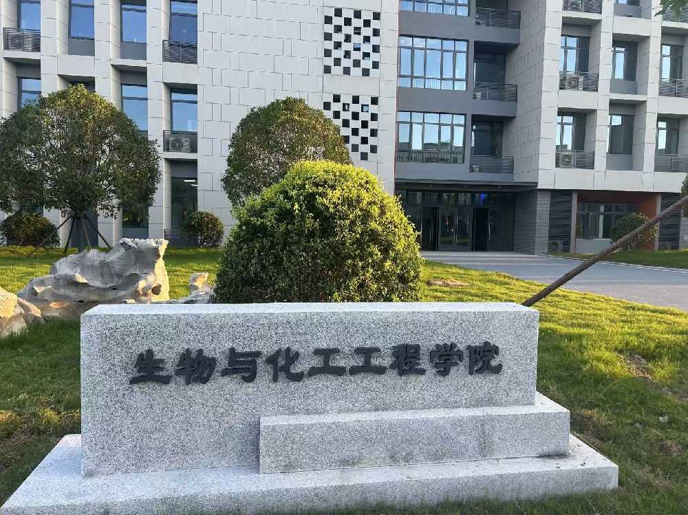 伍家岗区扬州职业大学体育场高杆灯项目